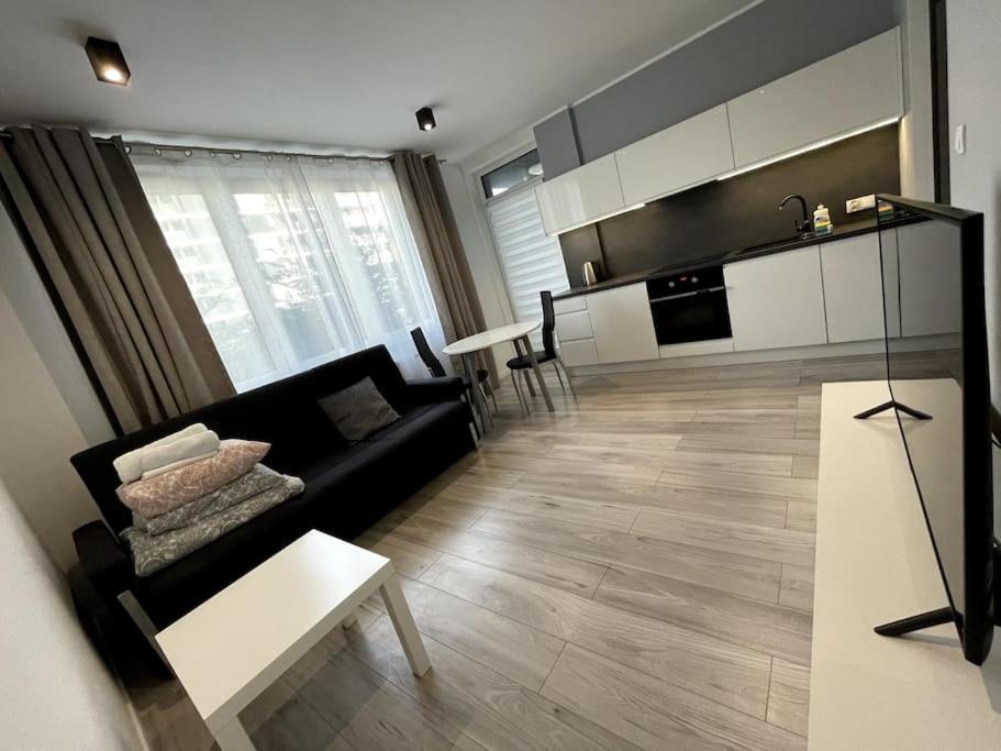 New Apartment - Near Sky Tower - 4 People - New Building - Lift 브로츠와프 외부 사진