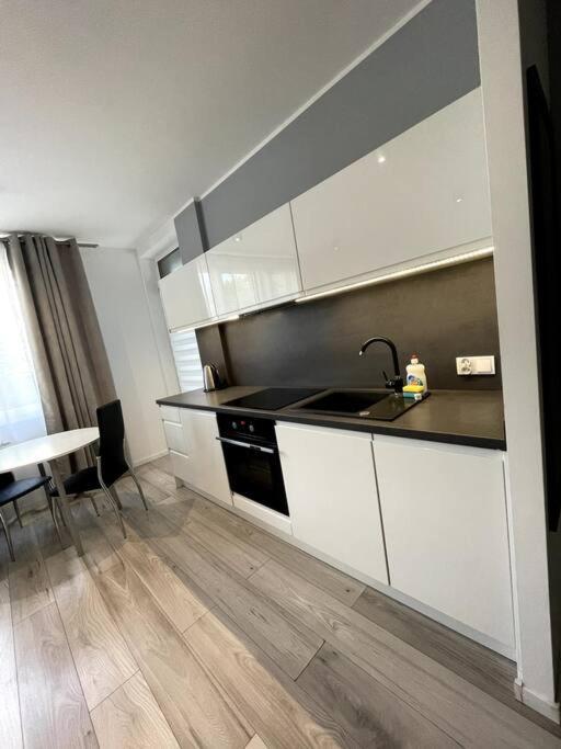 New Apartment - Near Sky Tower - 4 People - New Building - Lift 브로츠와프 외부 사진